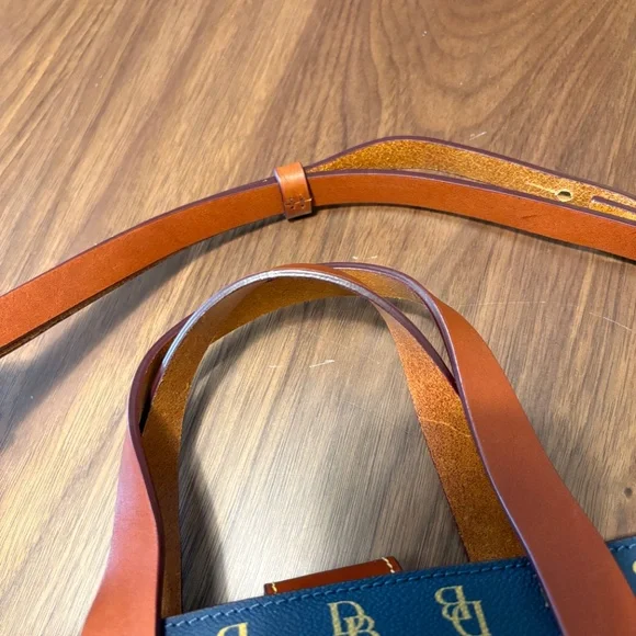NWT Dooney & Bourke “Greta Lilliana” tote and pouch